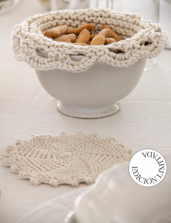 4 HAND-KNITTED "BREAD PLATES" LIMITED EDITION